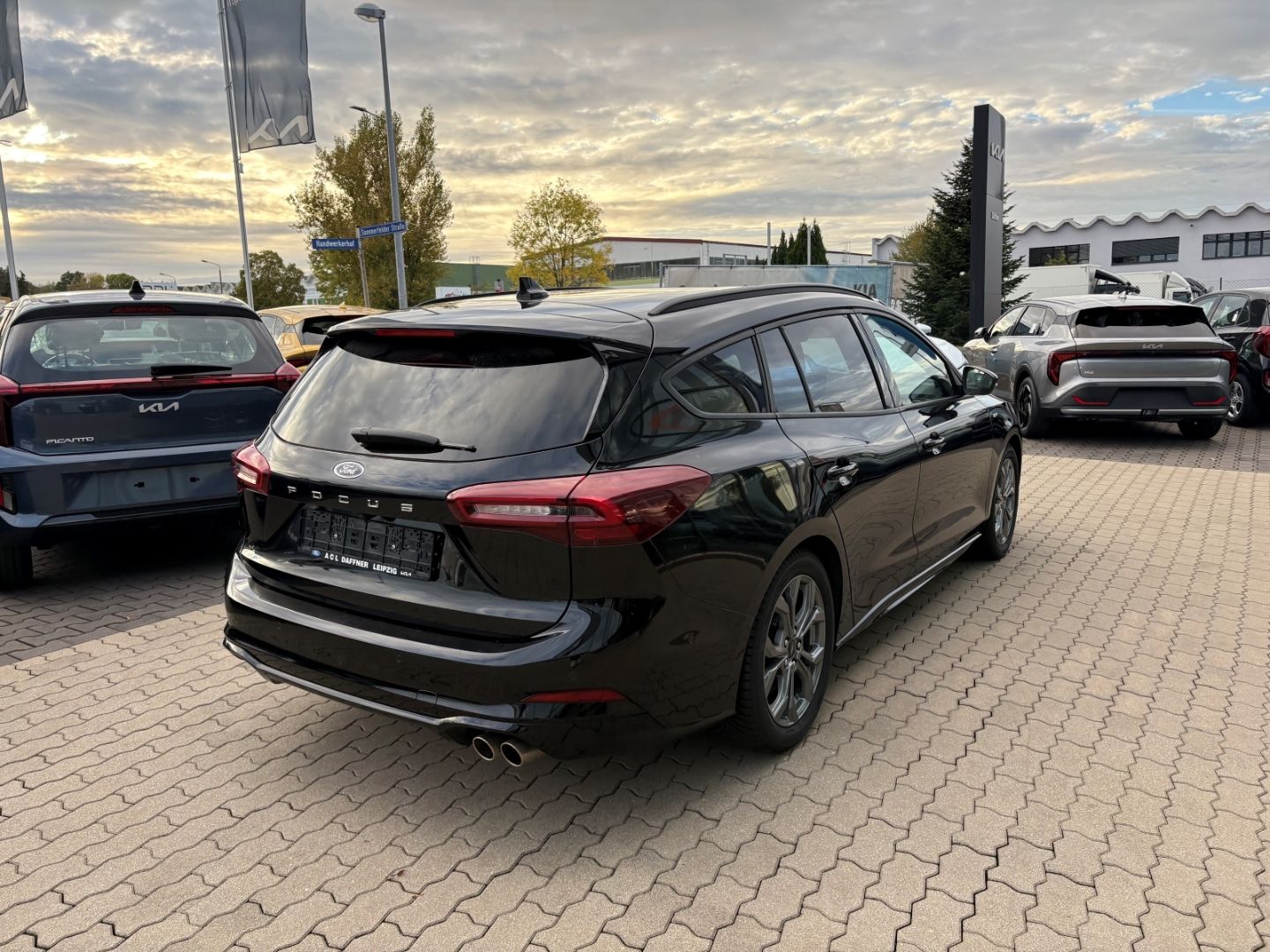 Fahrzeugabbildung Ford Focus Turnier ST-Line X HUD AHK-abnehmbar Navi