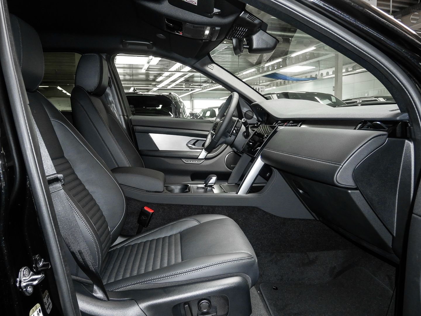 Land Rover Discovery Sport Hybrid Dynamic SE AWD P300e Lede imagem 3