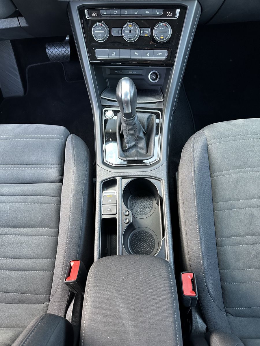 Fahrzeugabbildung Volkswagen Touran 1.5 TSI ACT DSG HL NAV+LED+AHK+ACC+KAM+PP