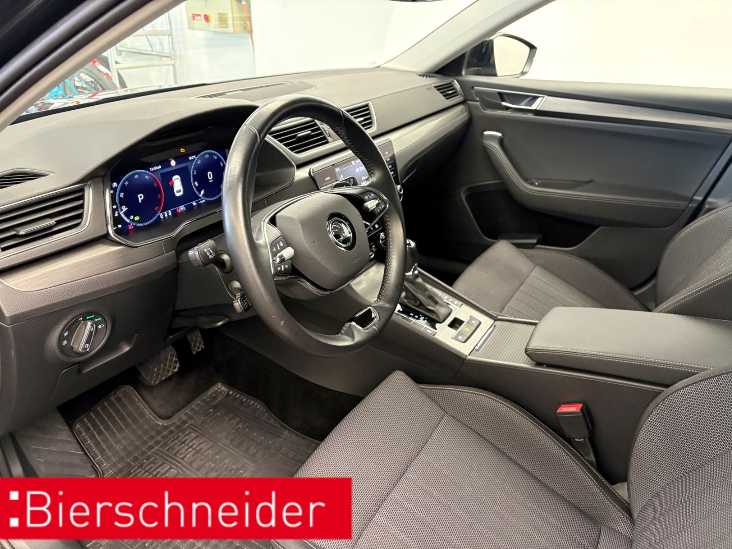 Skoda Superb Combi 2.0 TDI DSG Style MATRIX VIRTUAL AH foto 12