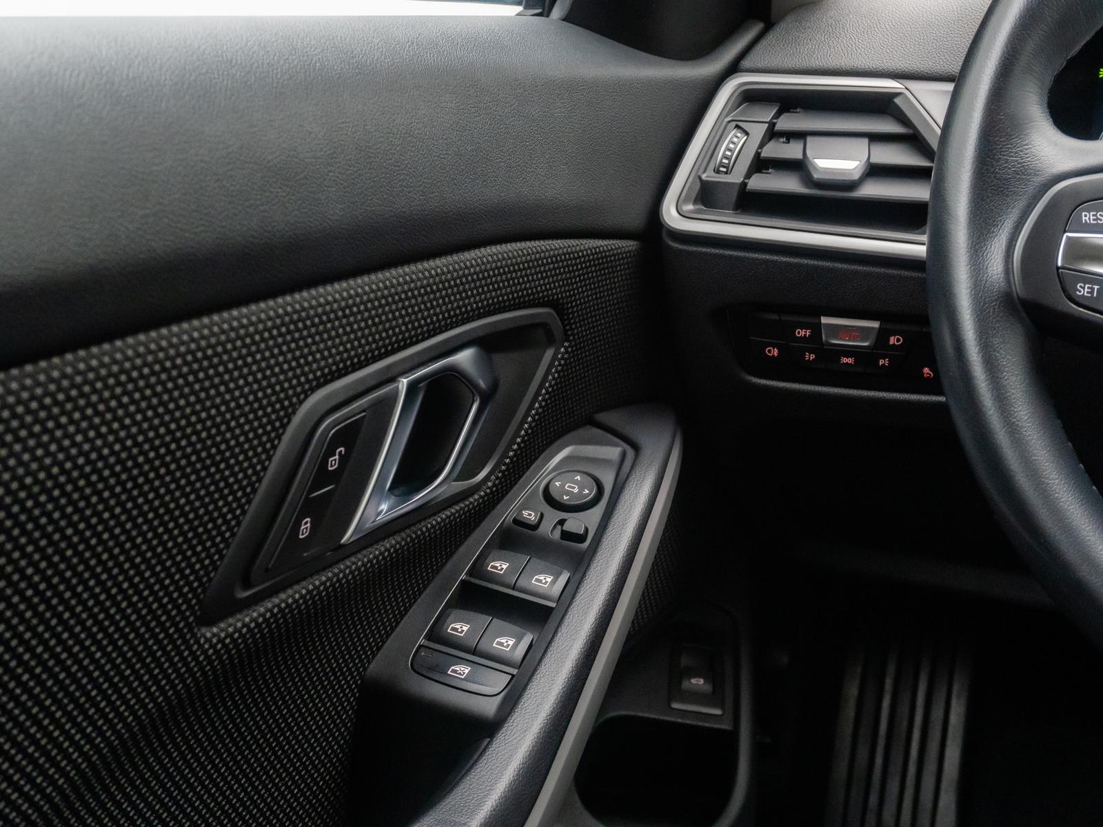BMW 3 Series i GeschwindigReg DAB Cockpit+ PDC Widscreen, миниатюра 22