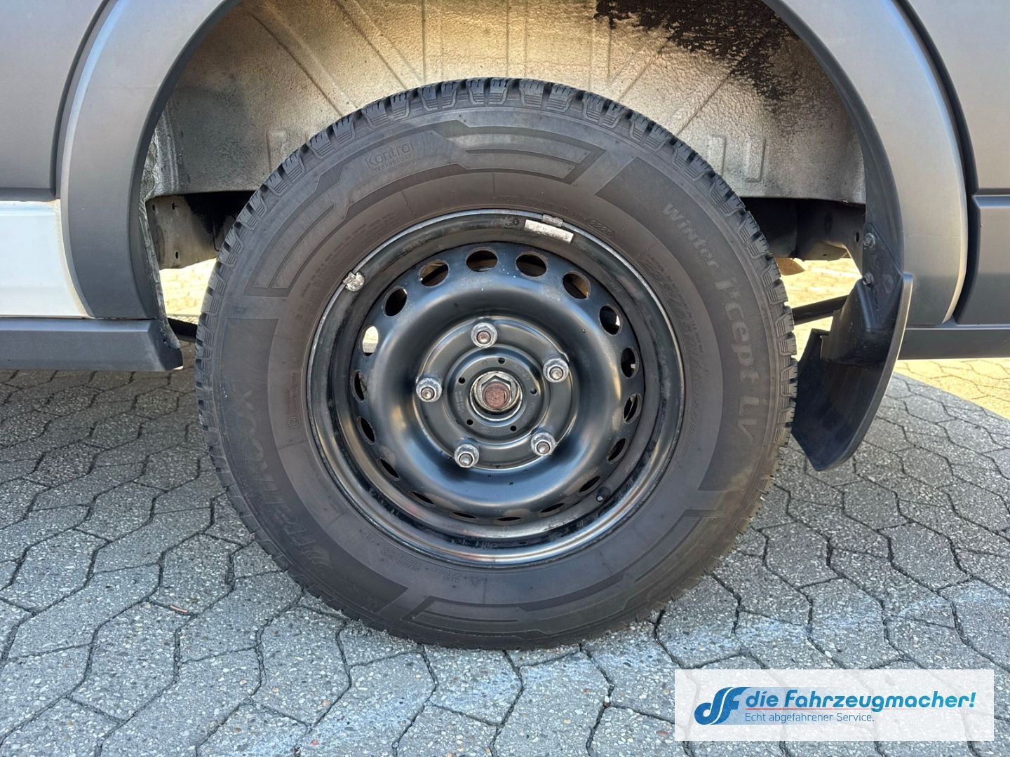 Fahrzeugabbildung Ford Transit Kombi 350 L3 Trend 2.0 TDCi 7-Sitzer KLI