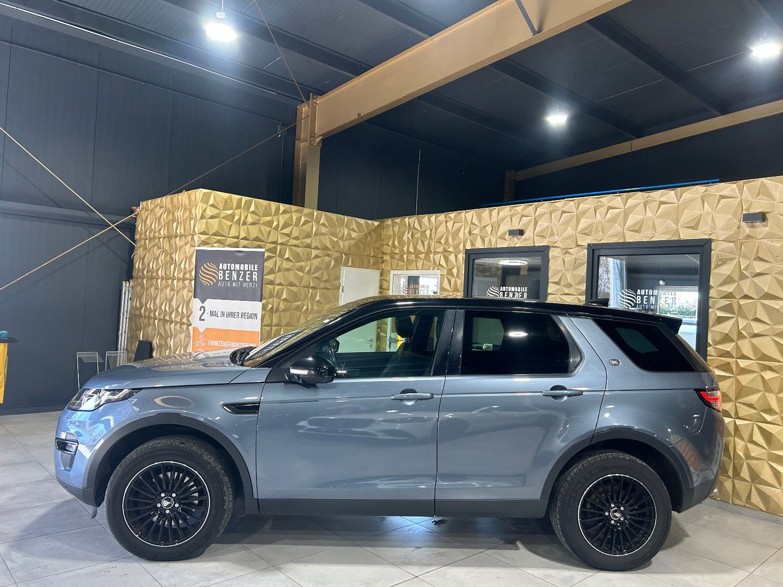 Fahrzeugabbildung Land Rover Discovery Sport SE AWD/PANO/ACC/NAVI/KAMERA/SHZ