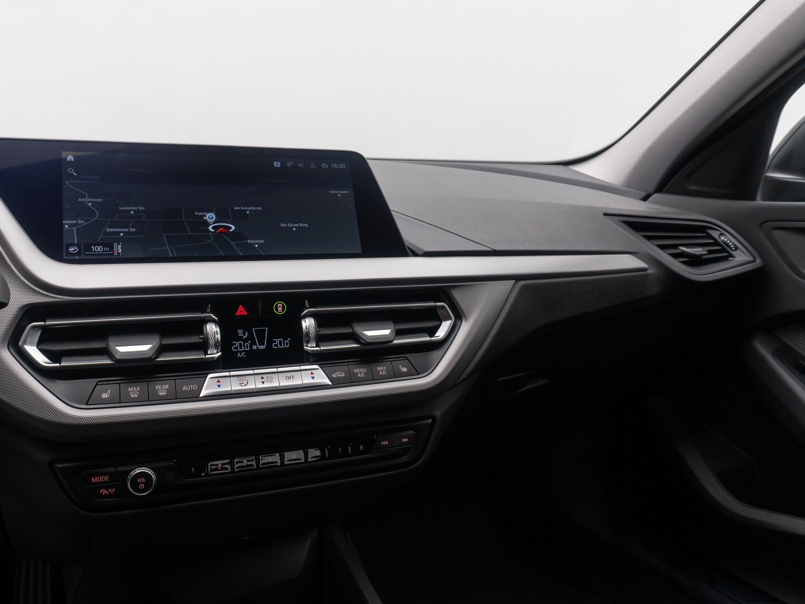 Fahrzeugabbildung BMW 118i Advantage HUD Kamera Alarm DAB CockpitProf