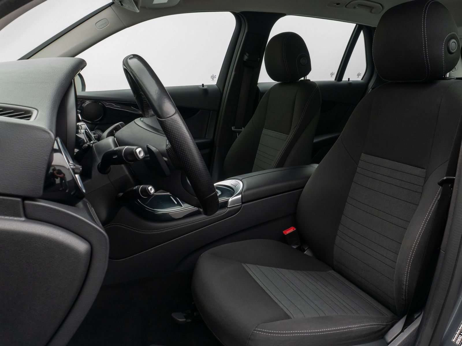 Fahrzeugabbildung Mercedes-Benz GLC 250 4Matic Kamera AHK Navi Sitzhzg