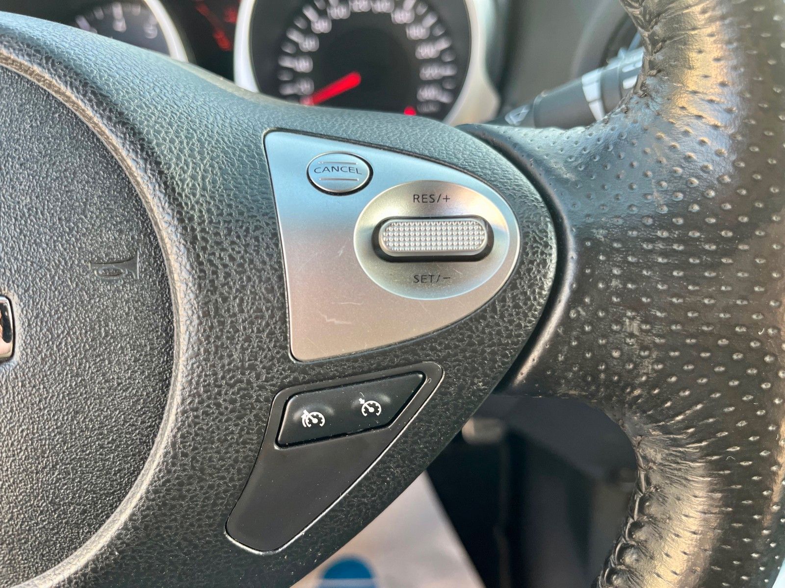 Fahrzeugabbildung Nissan Juke 1.6 Navi Leder Rückfahrkamera Tempo Keyless