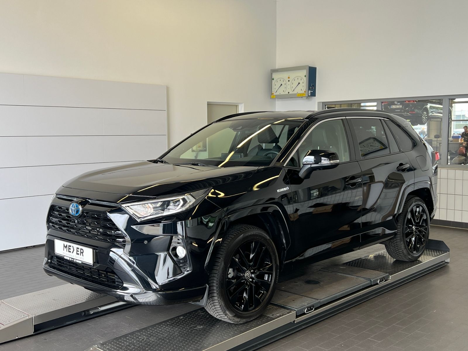 Fahrzeugabbildung Toyota RAV4 2.5 VVT-i Hybrid Black Edition 4x4 *AHK*