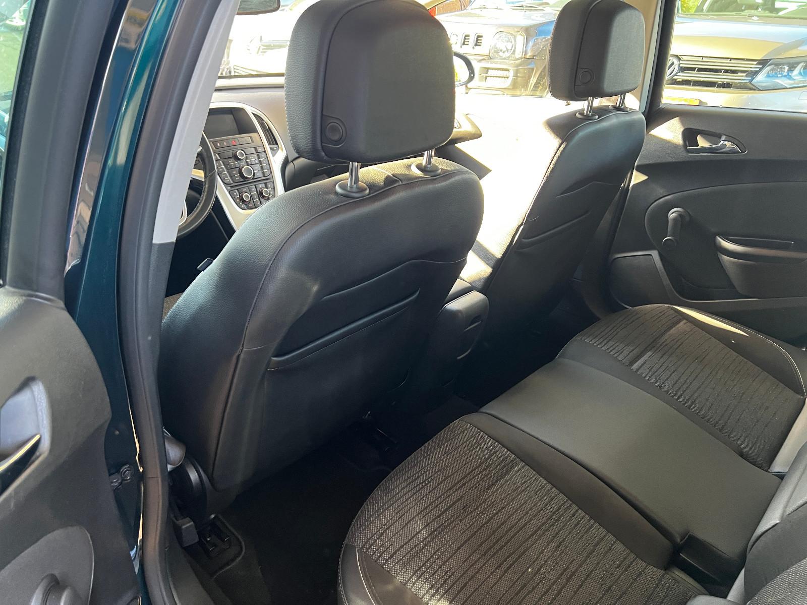 Opel Astra 2015 — photo 10