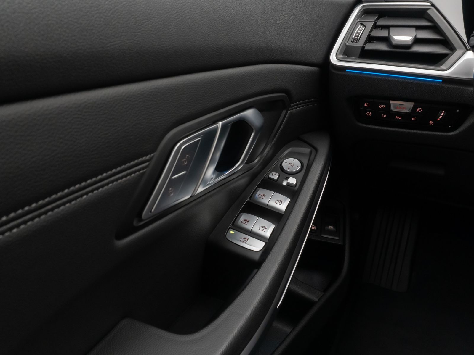 Fahrzeugabbildung BMW 330e Luxury Line 360°HiFi DAB Alarm Sport 19Zoll