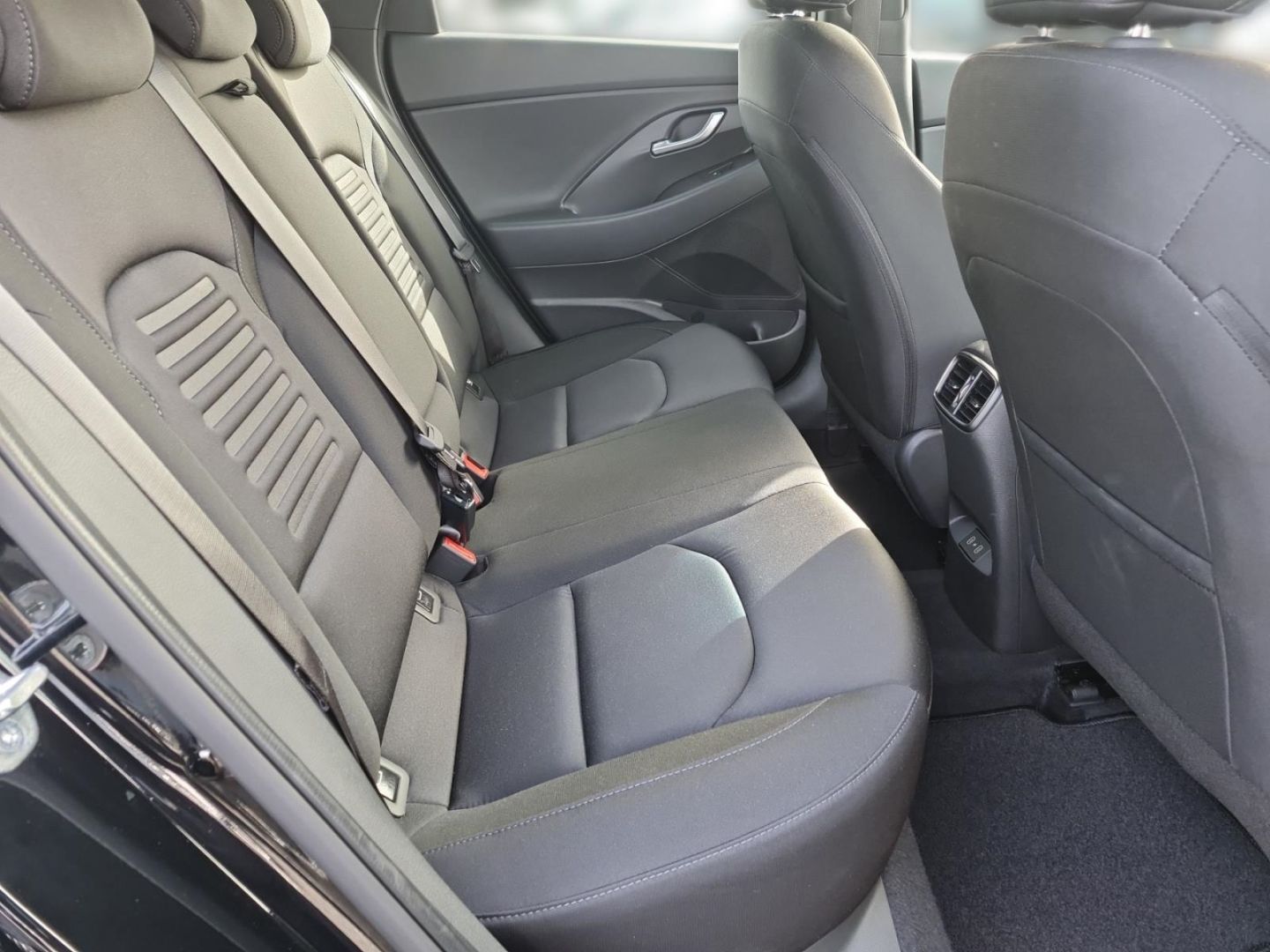 Fahrzeugabbildung Hyundai i30 ADVANTAGE 1.0 T-GDI KLIMA+PDC+KAMERA+SHZ+ACA