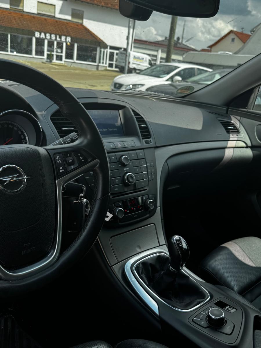 Opel Insignia 2011 — photo 11