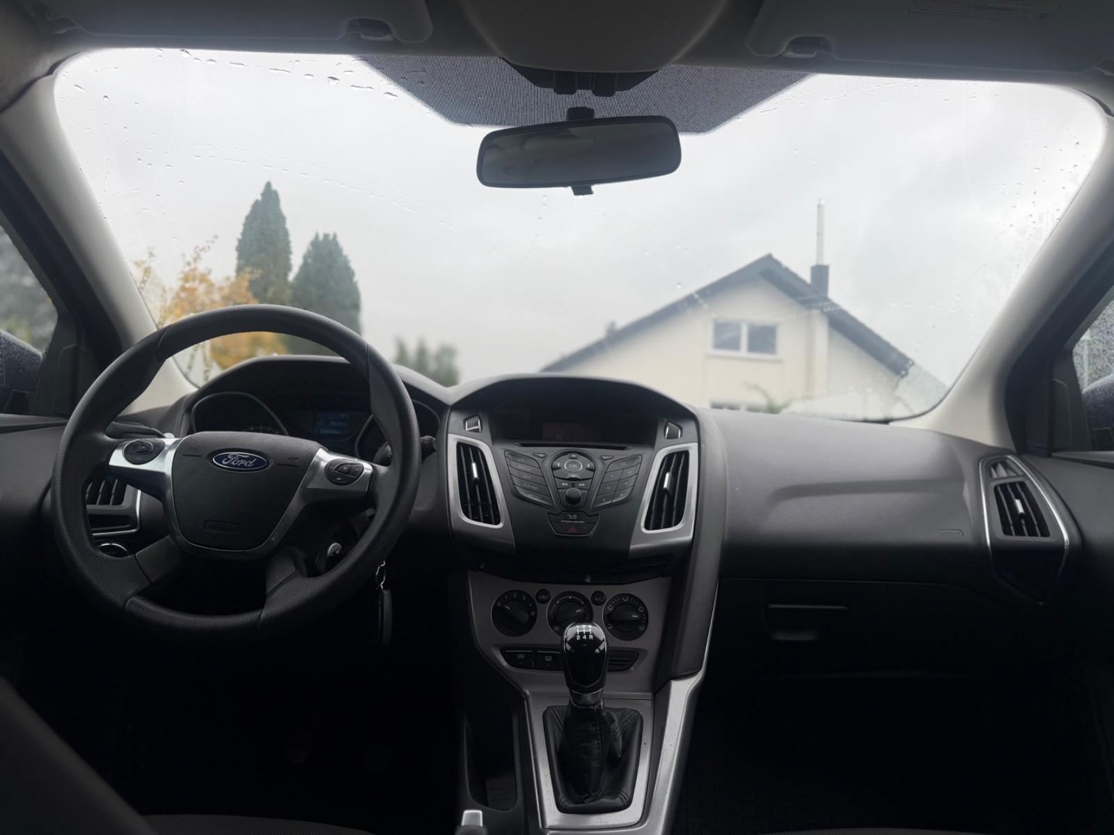 Ford Focus 2012 — photo 28