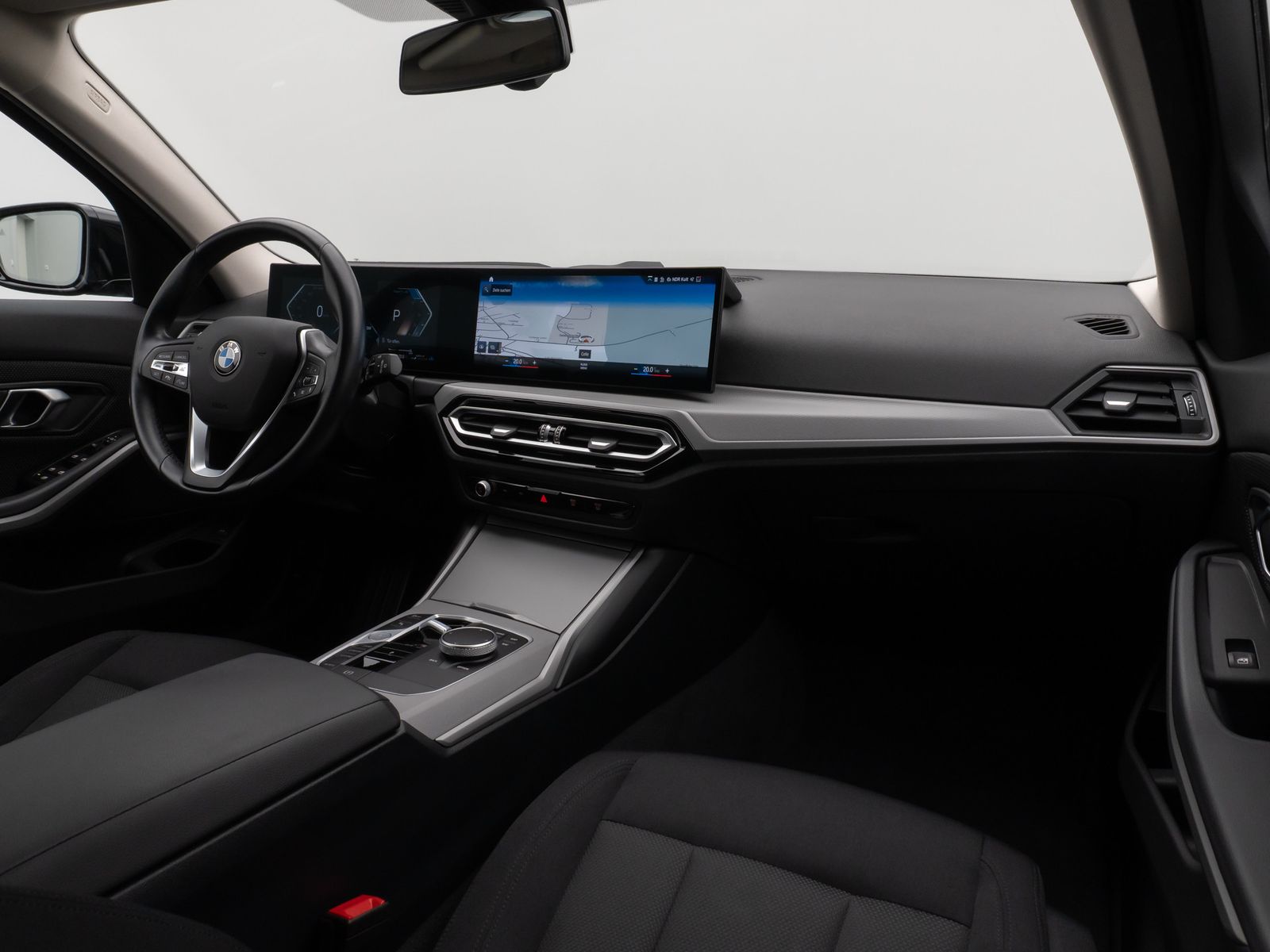 Fahrzeugabbildung BMW 320d xD Kamera HUD DAB CockPitPro Stop&Go AHK