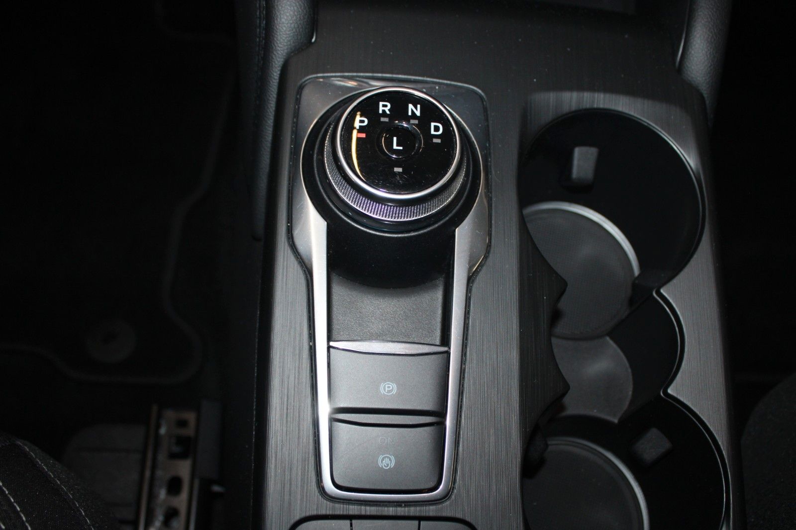 Fahrzeugabbildung Ford Kuga PHEV Aut. Titanium LED NAVI WinterPaket