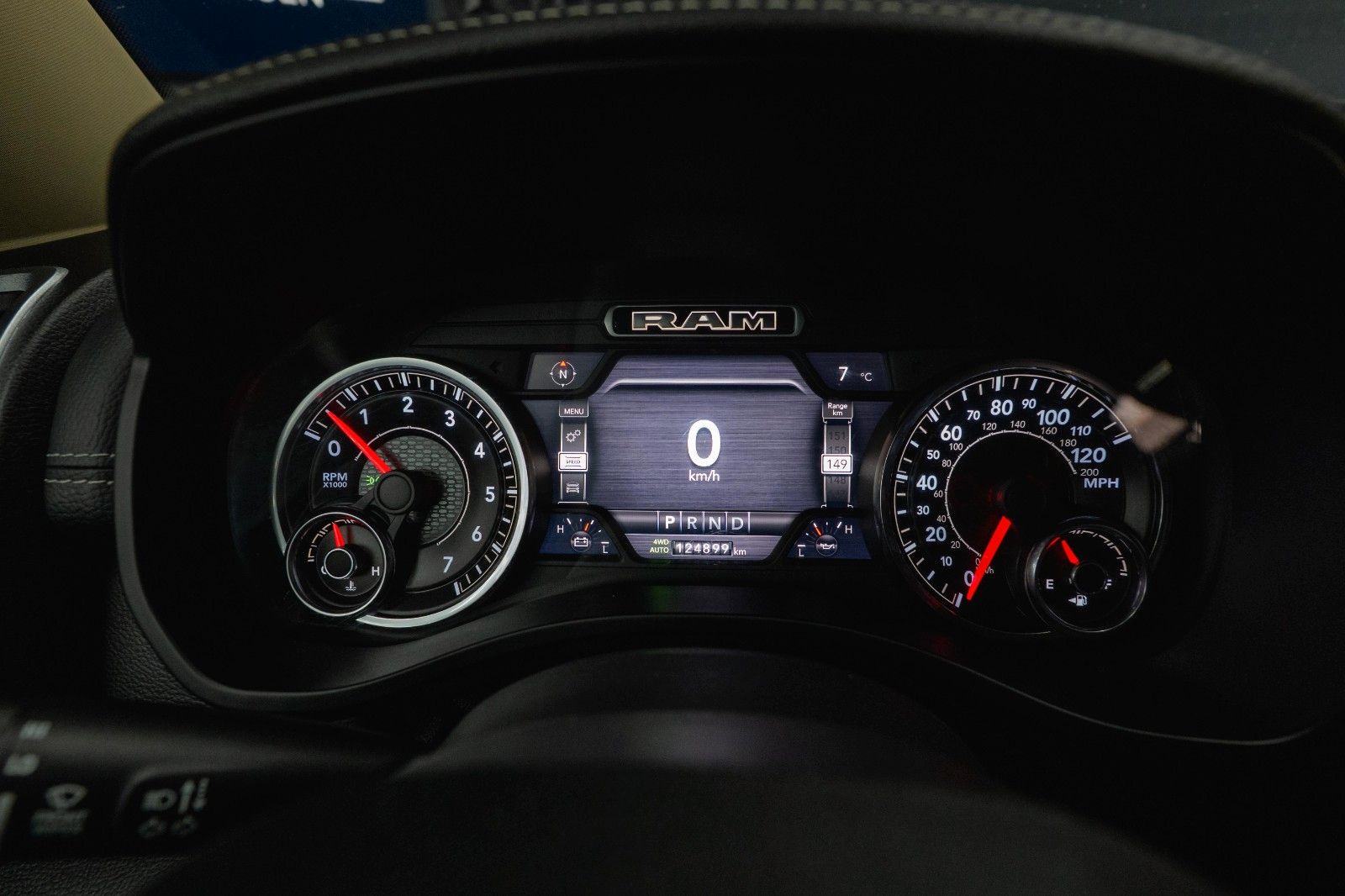 Fahrzeugabbildung Dodge RAM 5.7 V8 HEMI 4x4 NIGHT-Edition LARAMIE *LED*