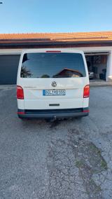 Volkswagen T6 Caravelle - weiße Volkswagen T6 Caravelle