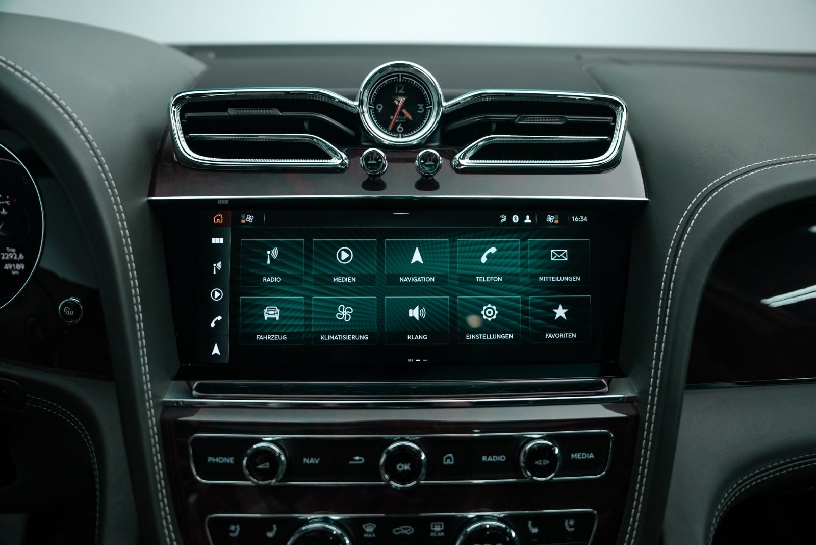 Fahrzeugabbildung Bentley Bentayga V8 FIRST EDITION/NAIM/TOURING SPEC