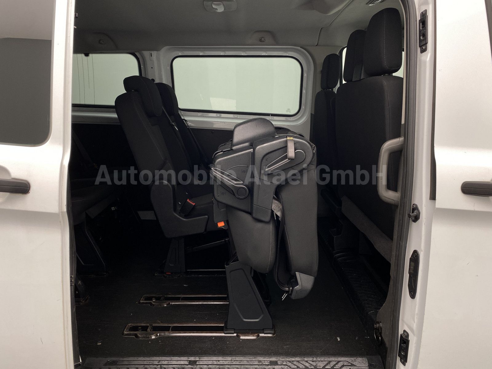 Fahrzeugabbildung Ford Transit Custom 340 L2 *9-Sitzer* AHK 2,4t 0963