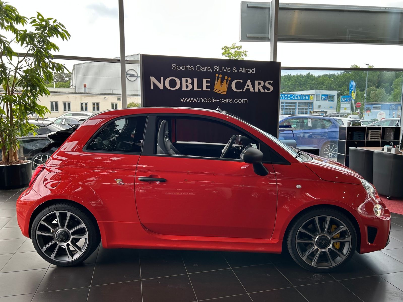 Fahrzeugabbildung Abarth 695C Cabrio Turismo BEATS NAV LEDER ALU