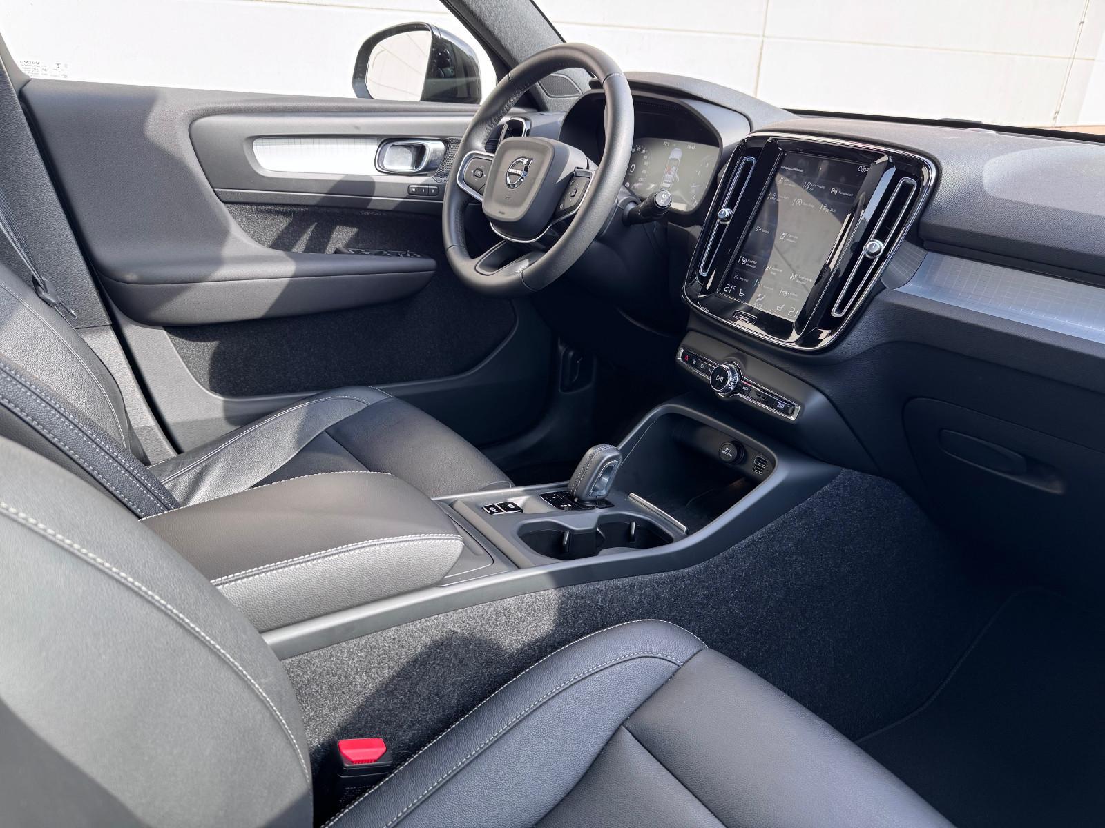 Volvo XC40 T4 Momentum Pro AWD LEDER+RADAR+PANO+360CAM