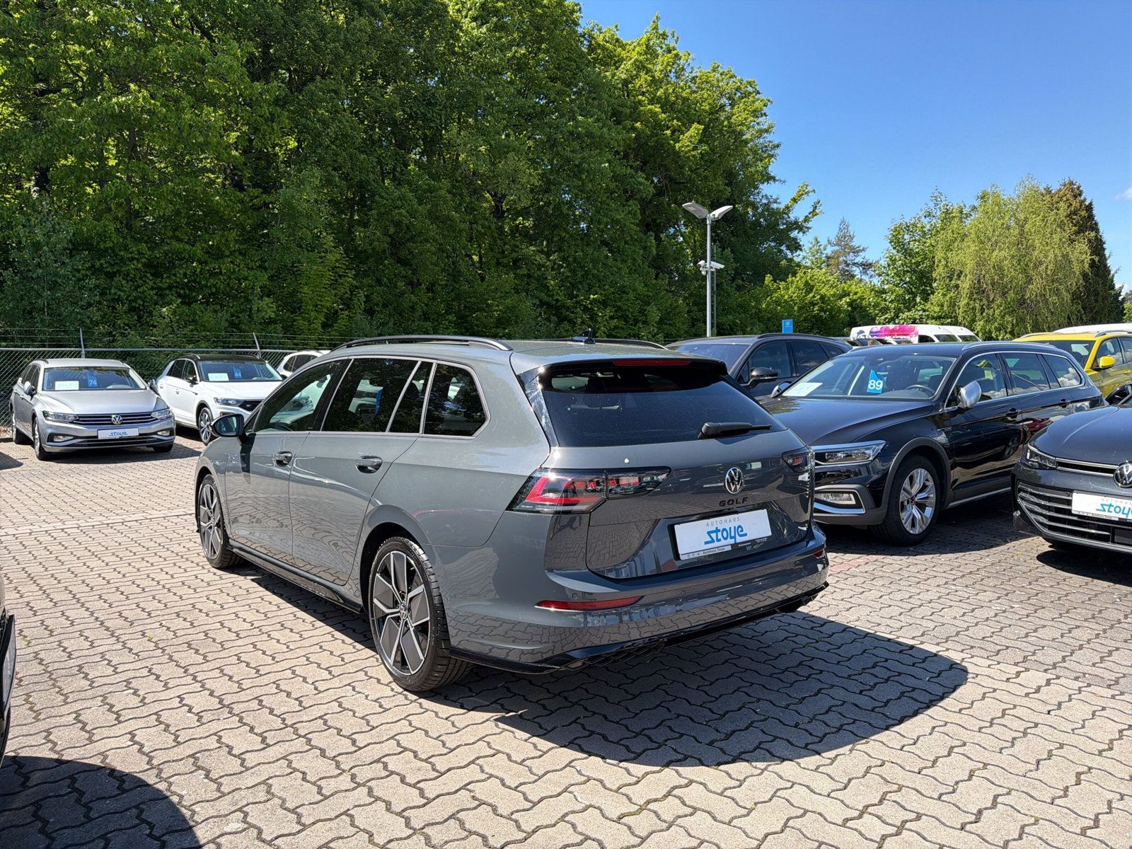 Golf Var. R-Line eTSi DSG Navi PANO AZV Kamera