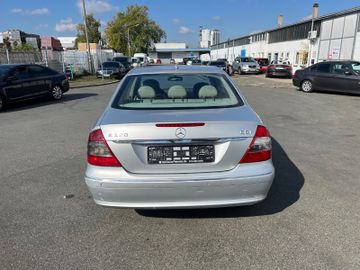Mercedes E 320 - 9