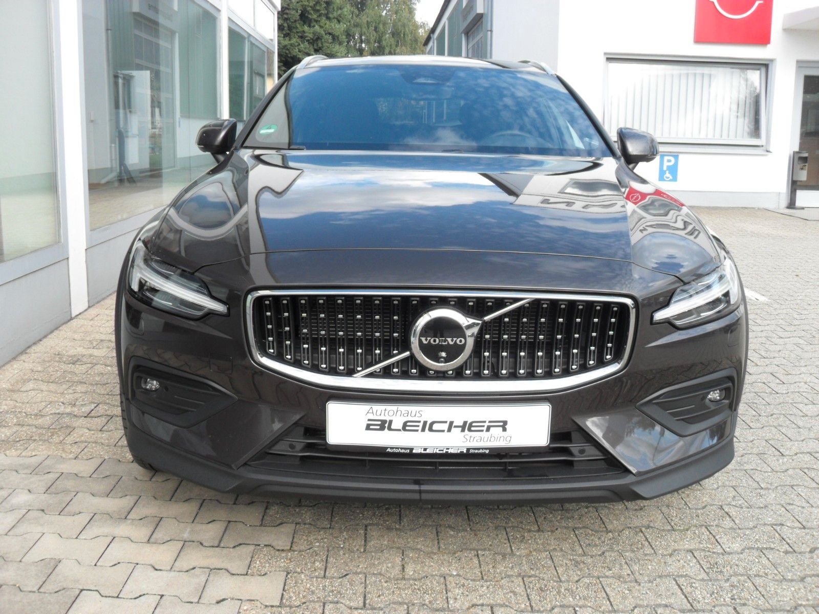 Fahrzeugabbildung Volvo V60 B5 Cross Country Plus AWD | AHK | 360° | SH
