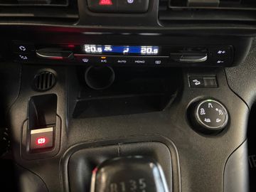 MYAUTOCENTER – Gebraucht- und Jahreswagen mit Werkstattservice in Pfaffenhofen Peugeot Rifter Allure L2*2. Hand*AHK*Klima*Navi*7-Sitzer