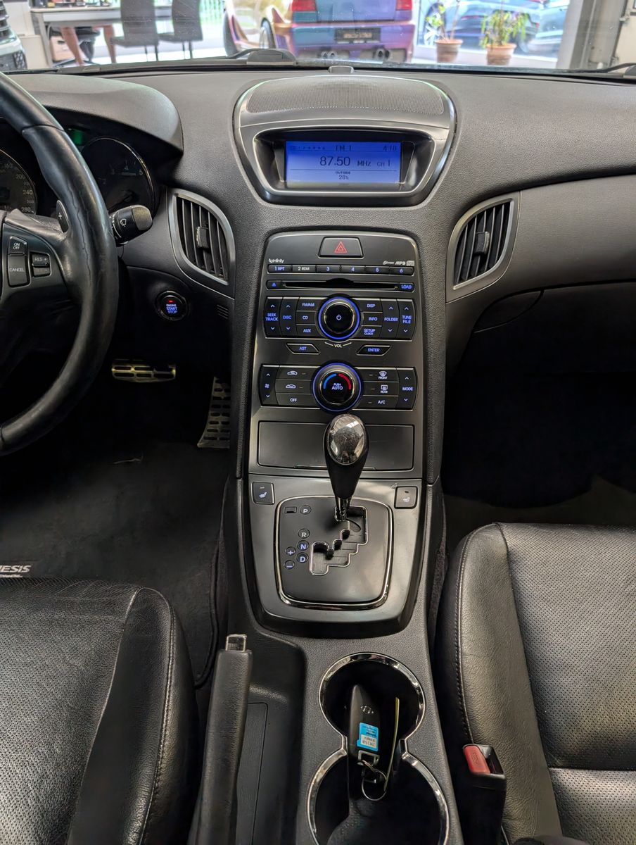 Fahrzeugabbildung Hyundai Genesis Coupe 3.8 V6 Automatik SHz PDC Smart-Key