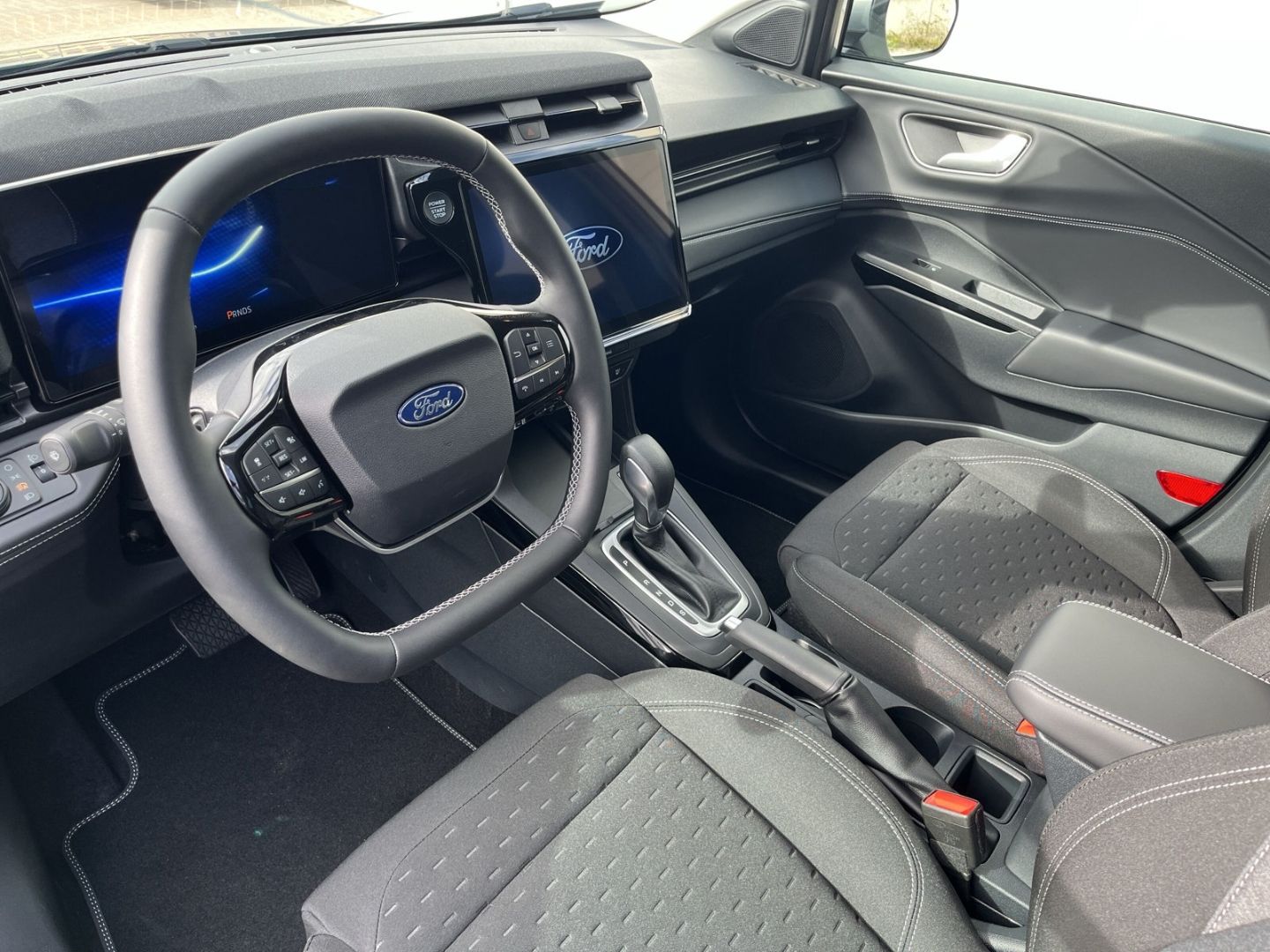 Fahrzeugabbildung Ford Puma Titanium Automatik Winterpaket und vielem m