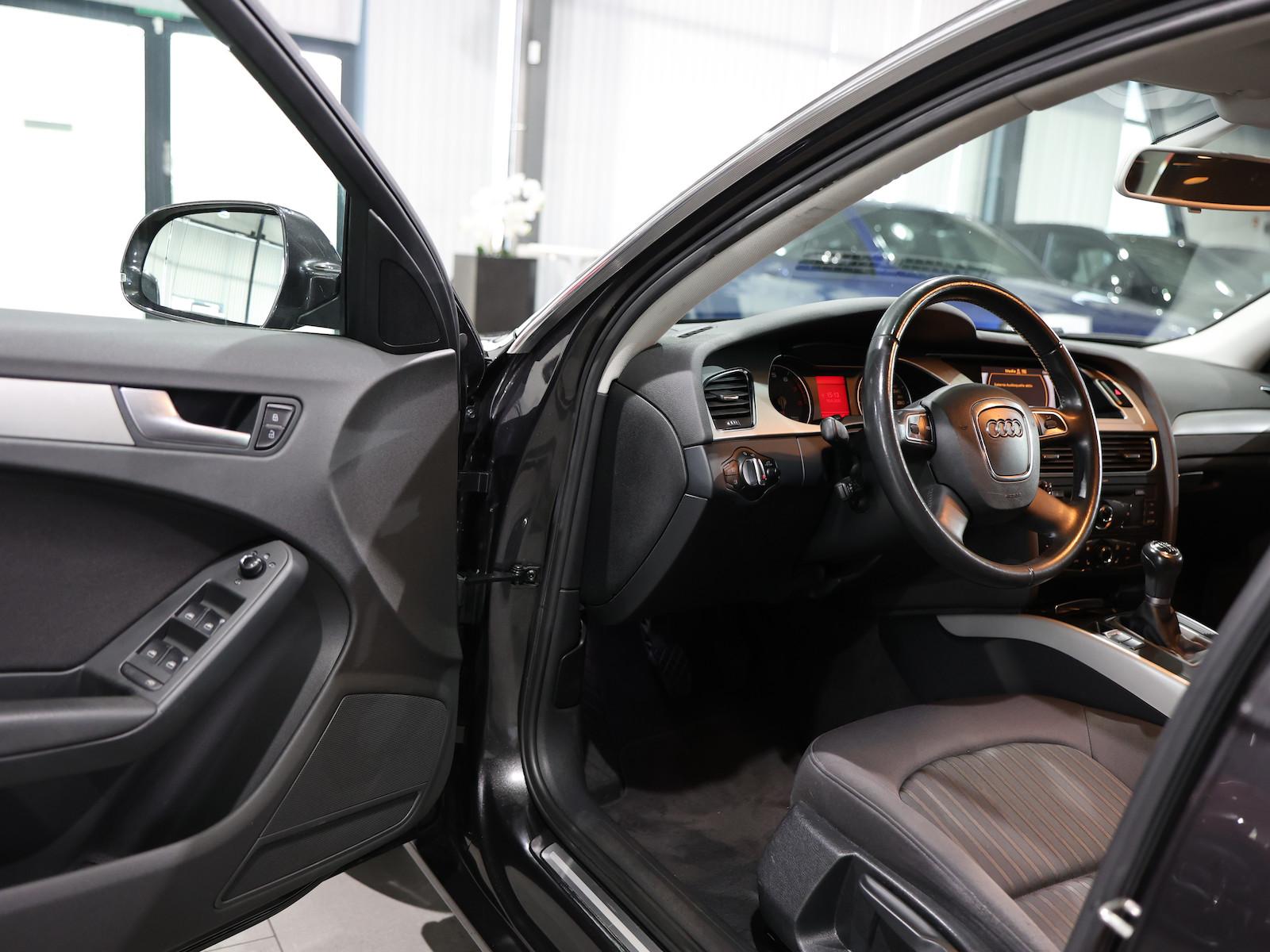 Audi A4 Avant 1.8 TFSI AMBIENTE / PANORAMA / BI-XENON