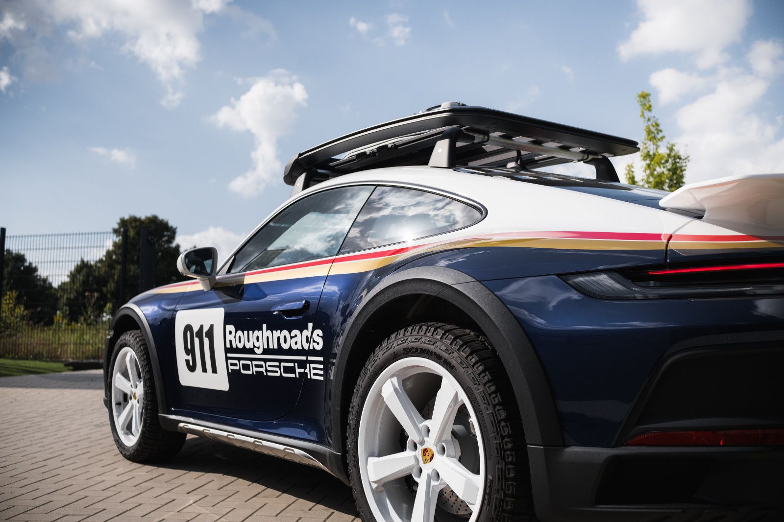 Fahrzeugabbildung Porsche 911/992 Dakar RallyeDesign, 18-Wege,Dachgepäck