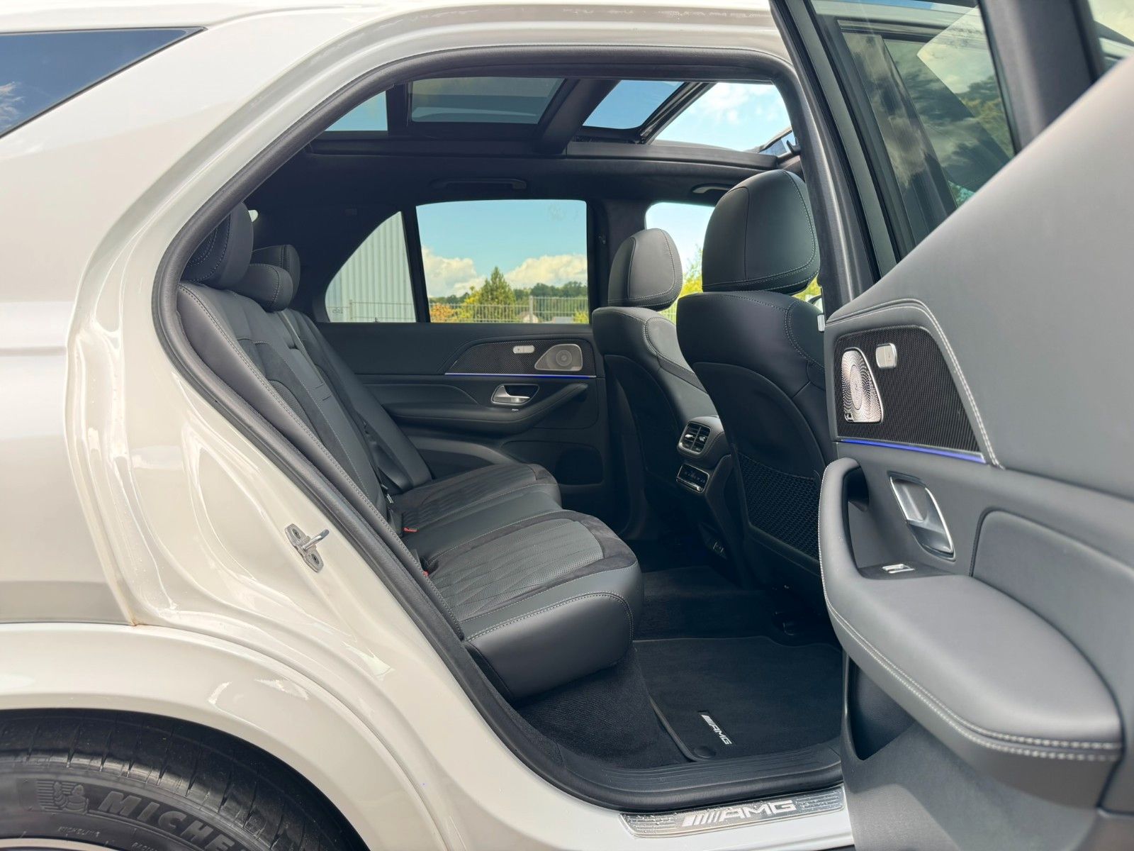 Fahrzeugabbildung Mercedes-Benz GLE 63 S 4M+ Drivers+HUD+AHK+Pano+Burm+Massage - mit KI generiert/bearbeitet