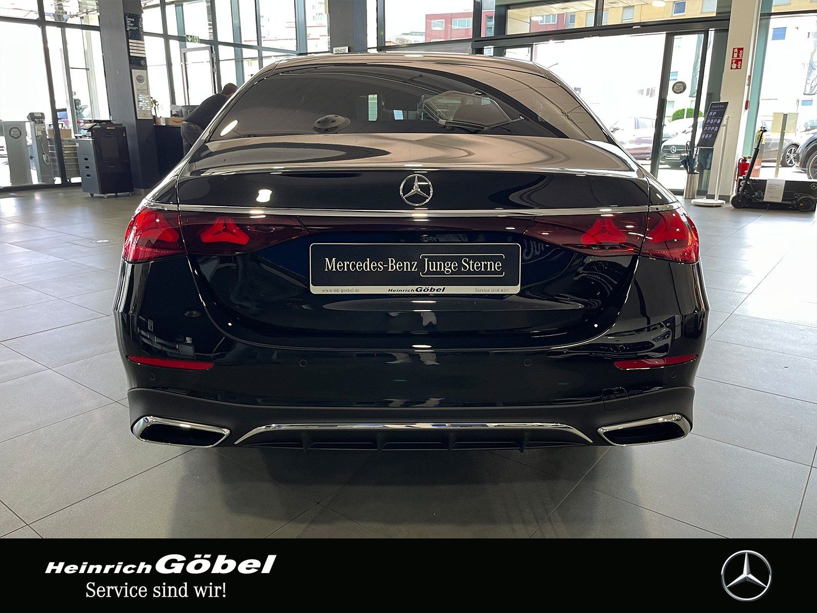 Fahrzeugabbildung Mercedes-Benz E 220 d AMG+PANO+FAHRASSIST+360°+WINTER+CARPLAY