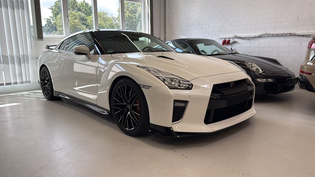 Nissan GT-R