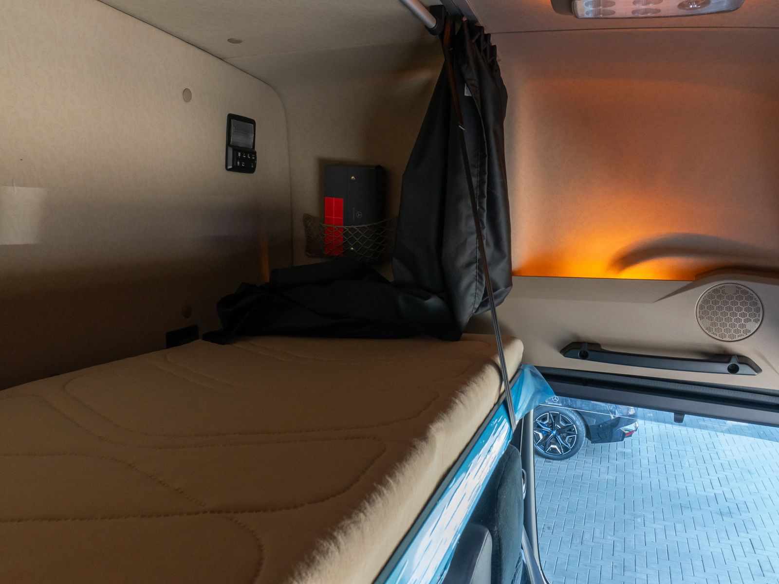 Fahrzeugabbildung Mercedes-Benz Actros 1853 LSnR LowLiner Style-Line NeuReifen