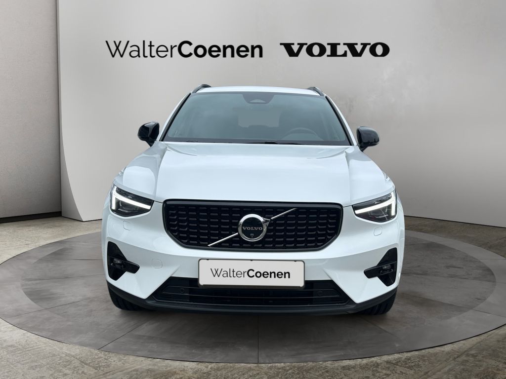 VOLVO XC40 B3 B DKG Plus Dark 360° Business-Paket Fron VOLVO XC40 B3 B DKG Plus Dark 360° Business-Paket Fron
