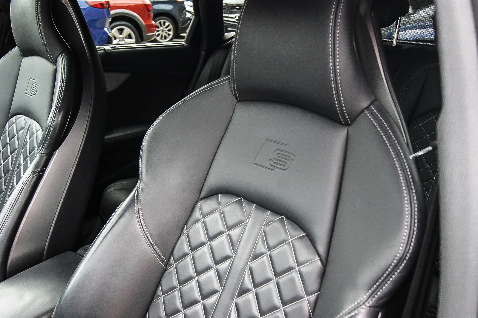 Fahrzeugabbildung Audi A4 Avant 45TFSI quattro edition one LEDER MATRIX