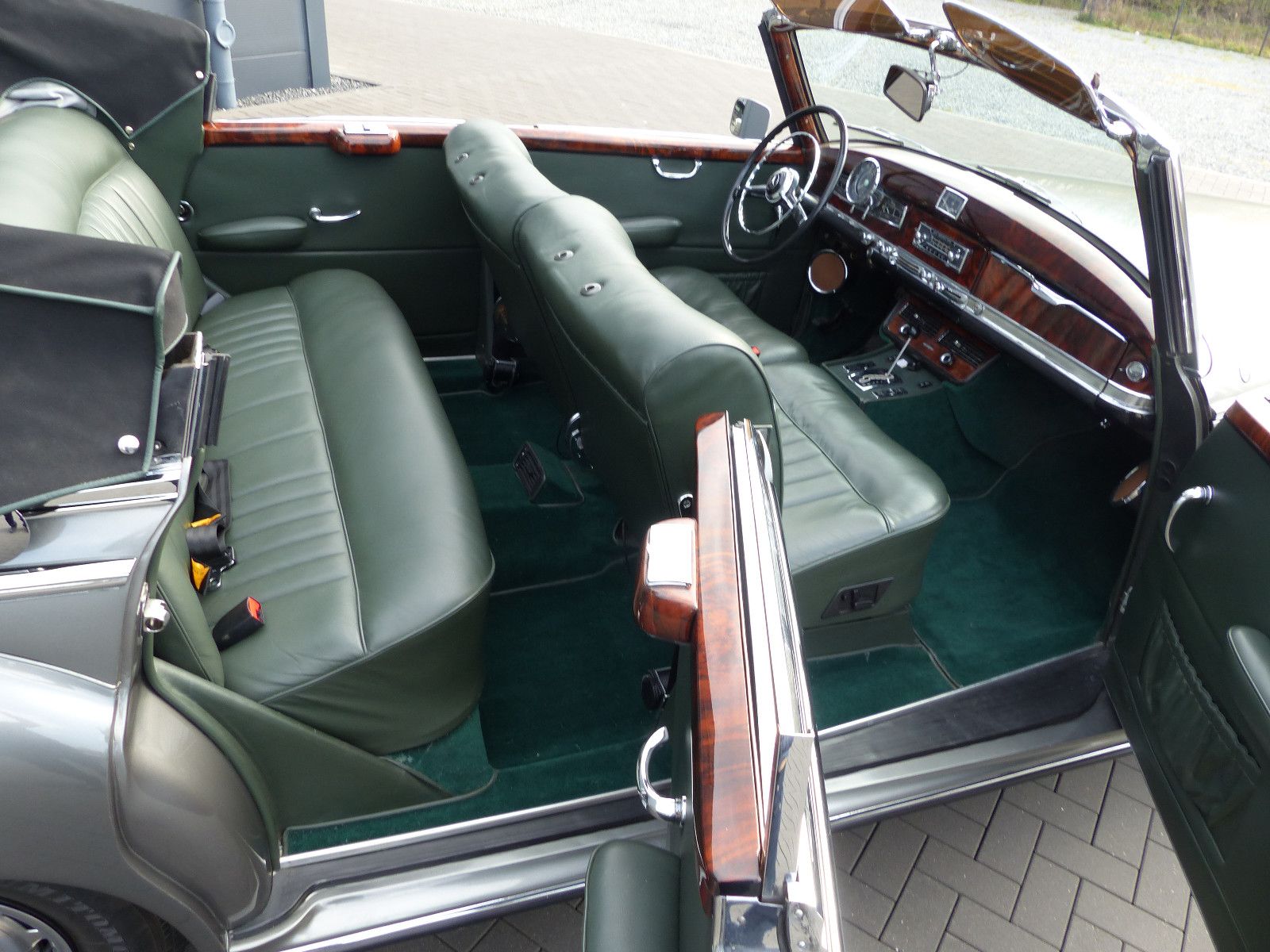 Fahrzeugabbildung Mercedes-Benz 300 Adenauer Cabriolet *Autom.Klima,E-FH,Servo*