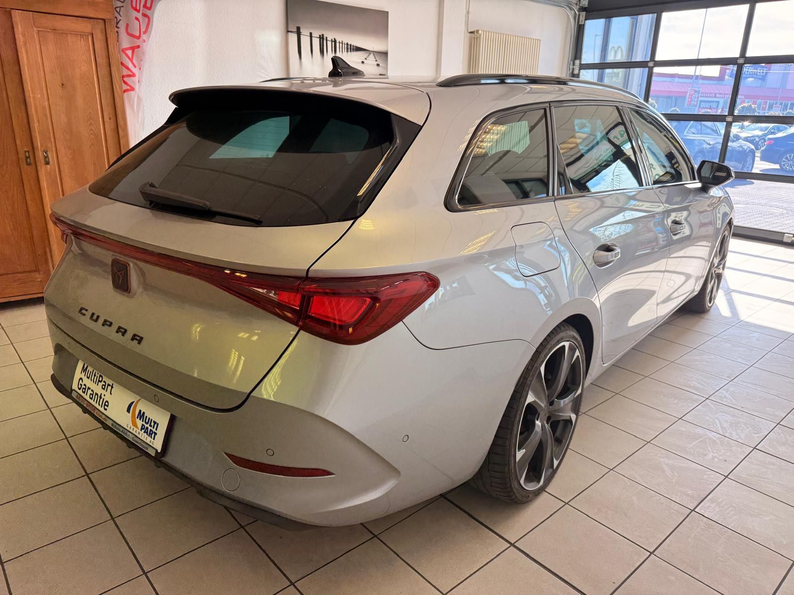Fahrzeugabbildung CUPRA Leon Sportstourer VZ e-Hybrid/AHK/8.FACH BEREIFT