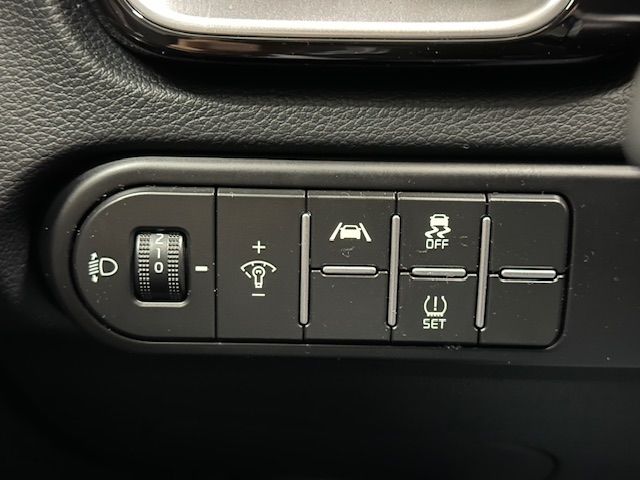 Fahrzeugabbildung Kia Ceed_sw Vision 1.4 Navi SHZ VerkehrszeichenERK
