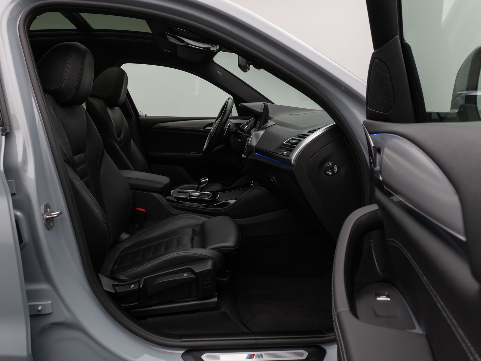 Fahrzeugabbildung BMW X4 xD30d M Sport Panorama Laser Kamera HUD HiFi