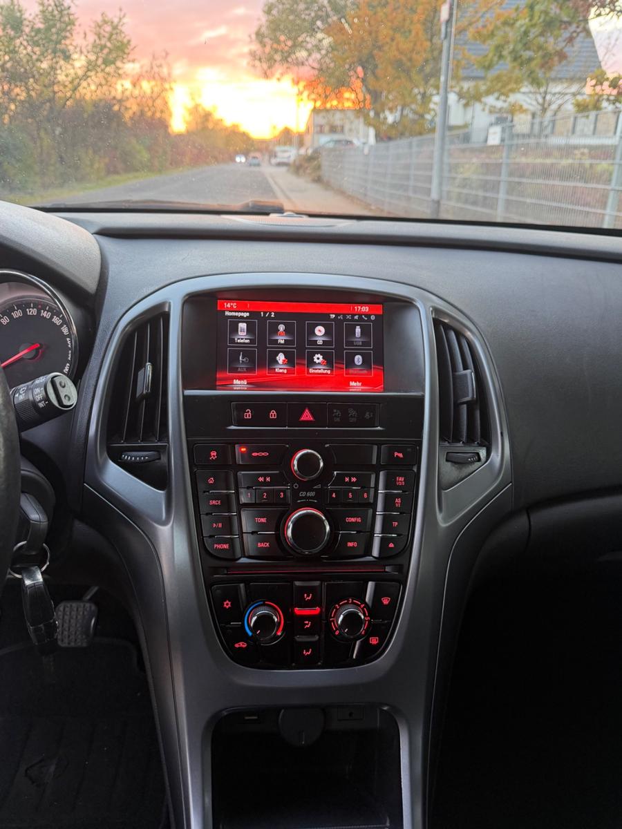 Opel Astra 2014 — photo 13