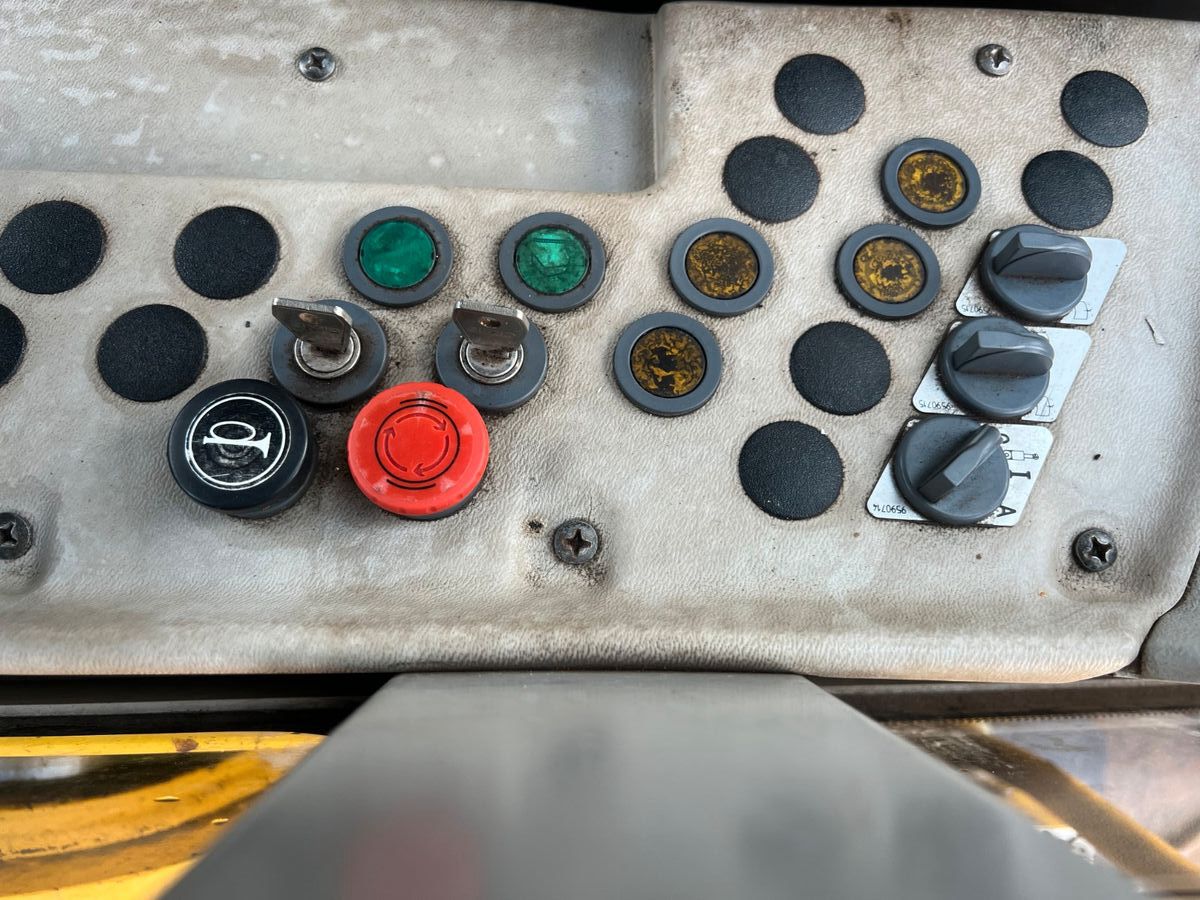 Fahrzeugabbildung Liebherr A 900 C ZW Litronic / 18.866h / 2008