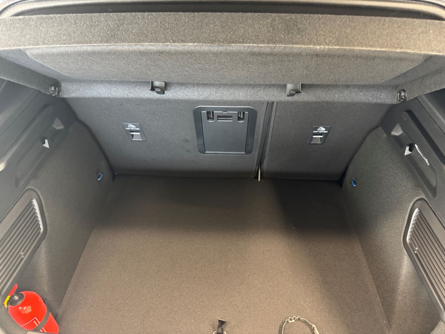 Fahrzeugabbildung Ford Focus ST-Line X B&O VerkehrszeichenER LED Kamera