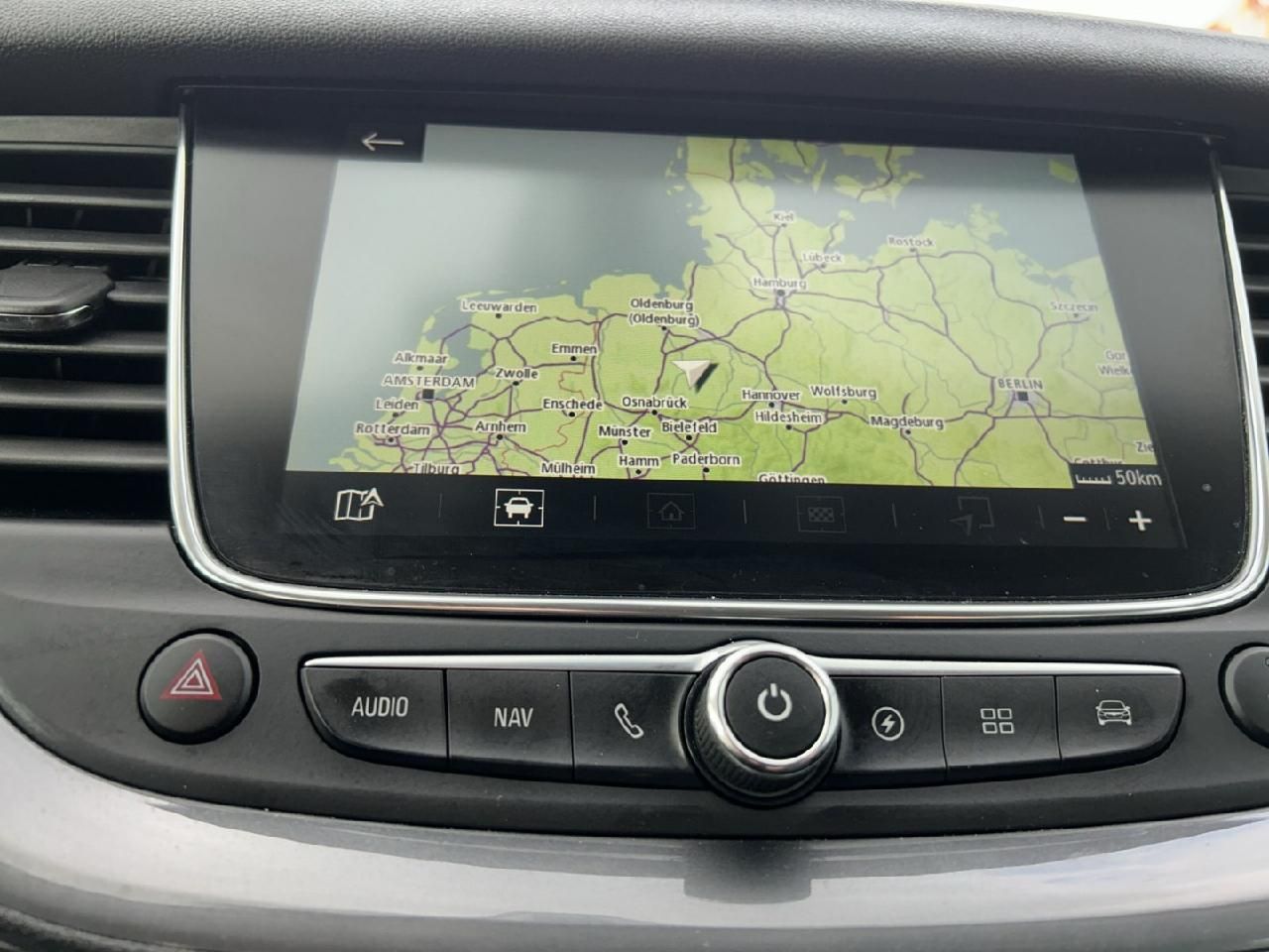 Fahrzeugabbildung Opel Grandland Business Innovation Plug-in-Hybrid