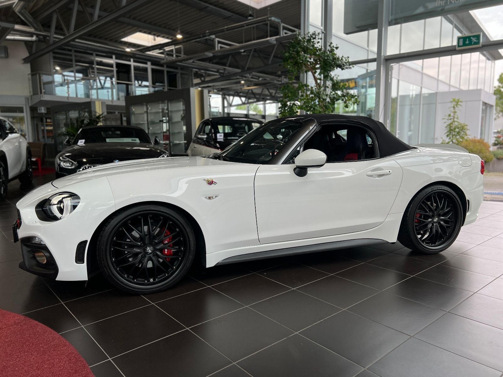 Fahrzeugabbildung Abarth 124 Spider Turbo Turismo LED LEDER