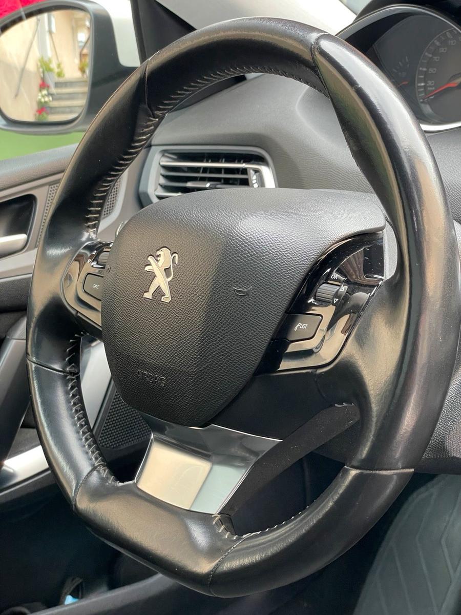 Peugeot 308 2015 — фото 10