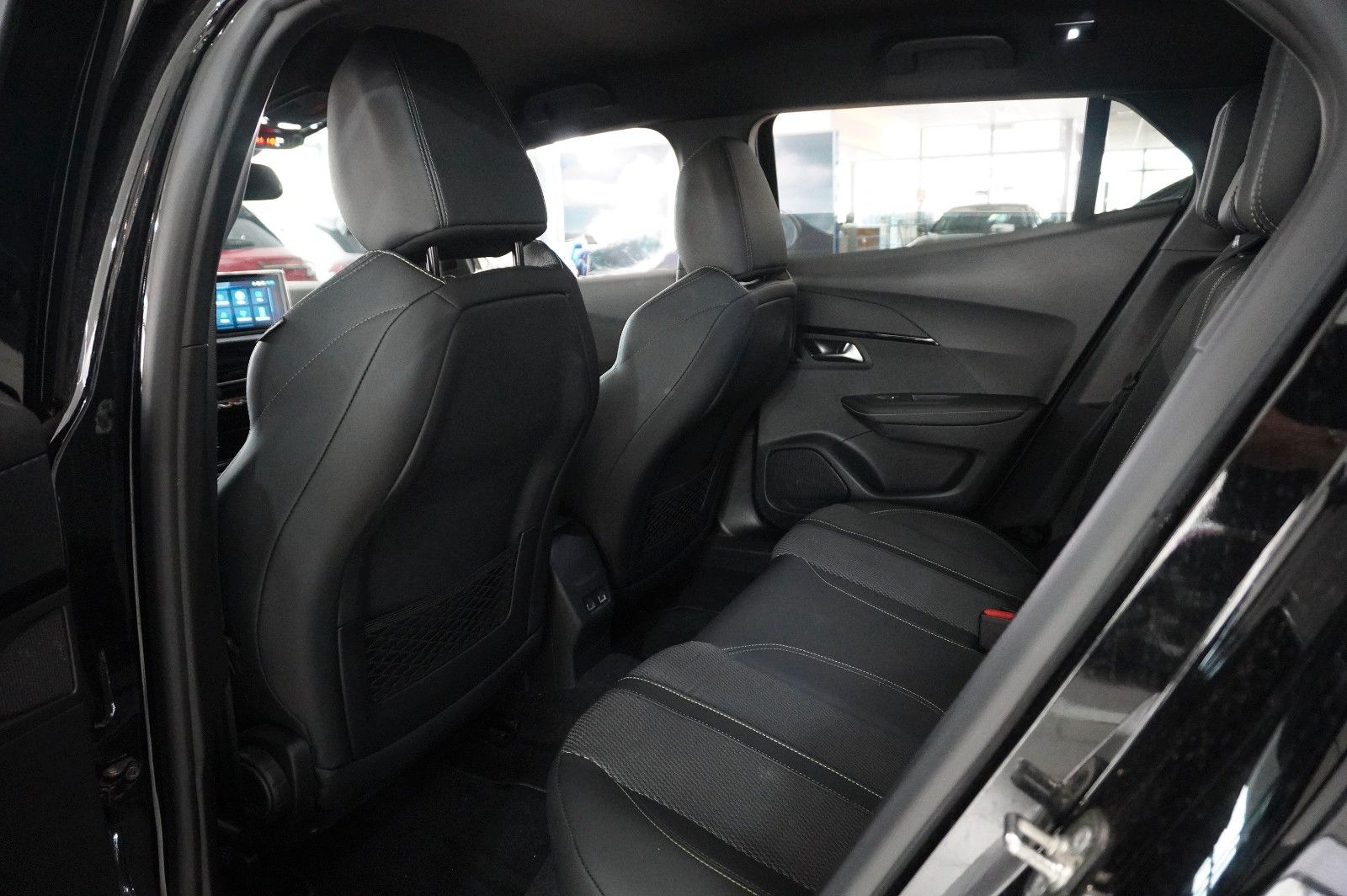 Fahrzeugabbildung Peugeot 2008 1.2 HYBRID GT E-DSC NAVI/LED/KAMERA/SPORT