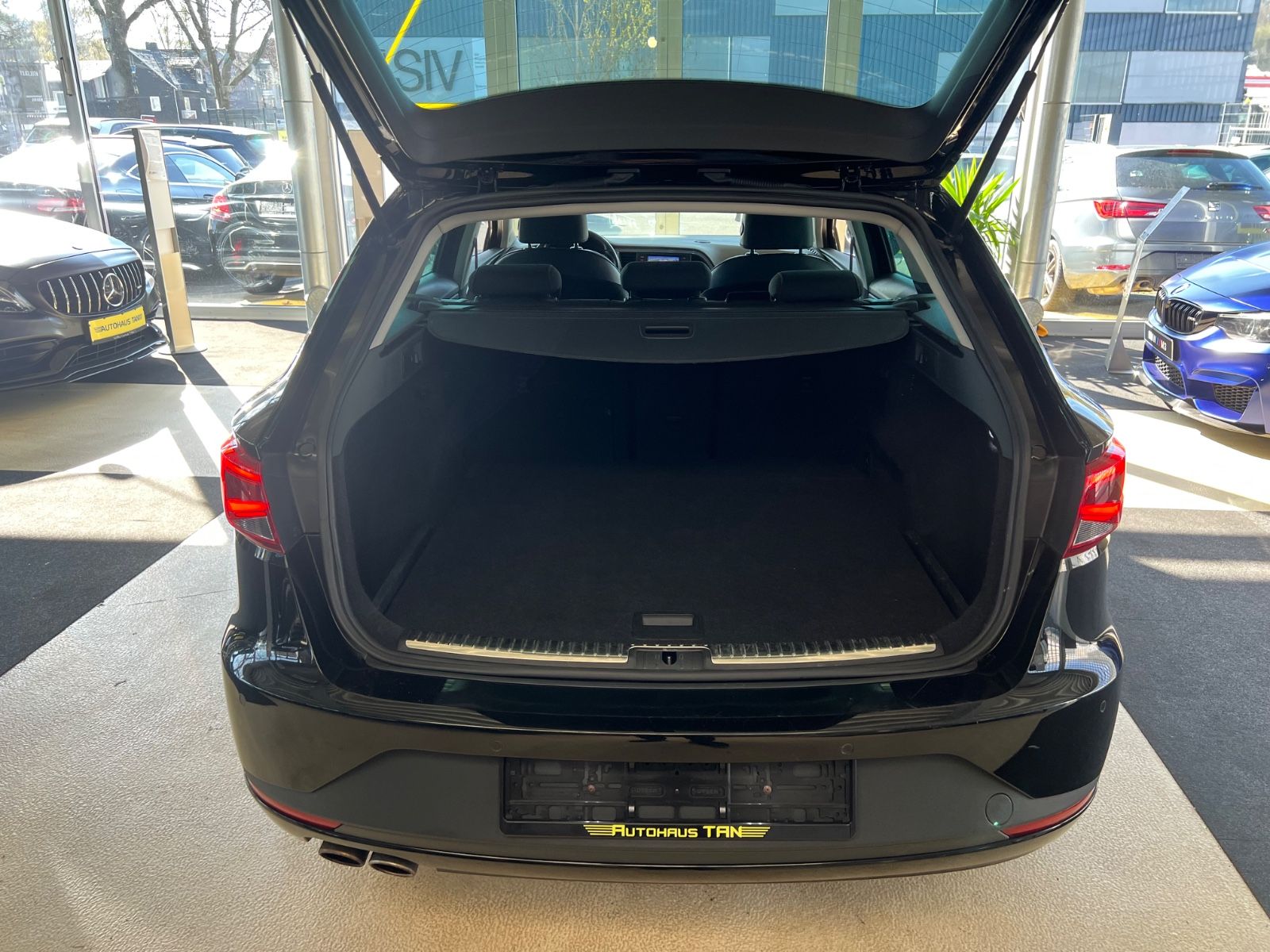 Fahrzeugabbildung SEAT Leon ST FR *LED*NAVI*BLUETOOTH*SITZHEIZUNG*
